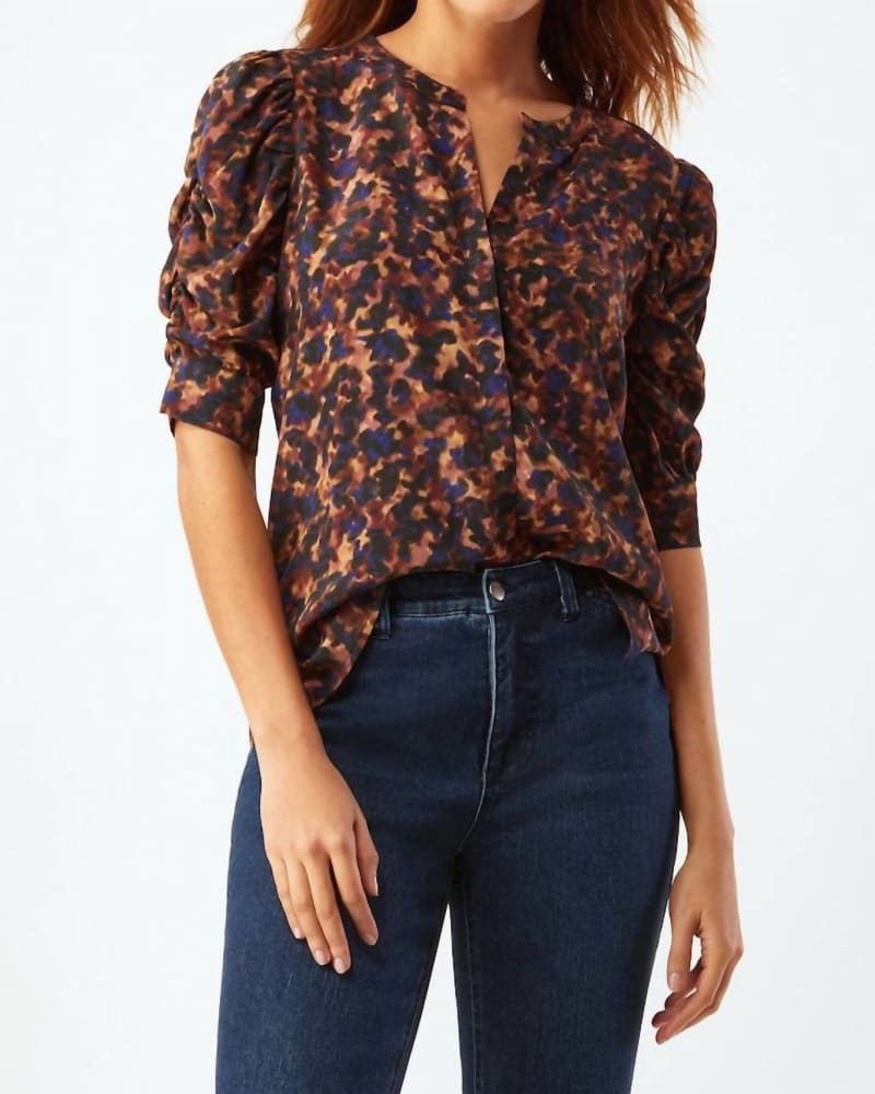 Front of a model wearing a size L Blanchett Puff Sleeve Blouse in Tortoise in Tortoise by Ecru. | dia_product_style_image_id:325665